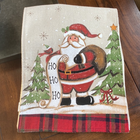 NWOT Santa table runner - Picture 4 of 11